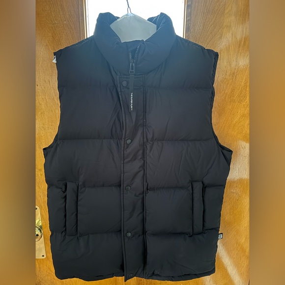 The Supersize Puff Jackets & Blazers - Aritzia- The Supersize Puff Vest- Black